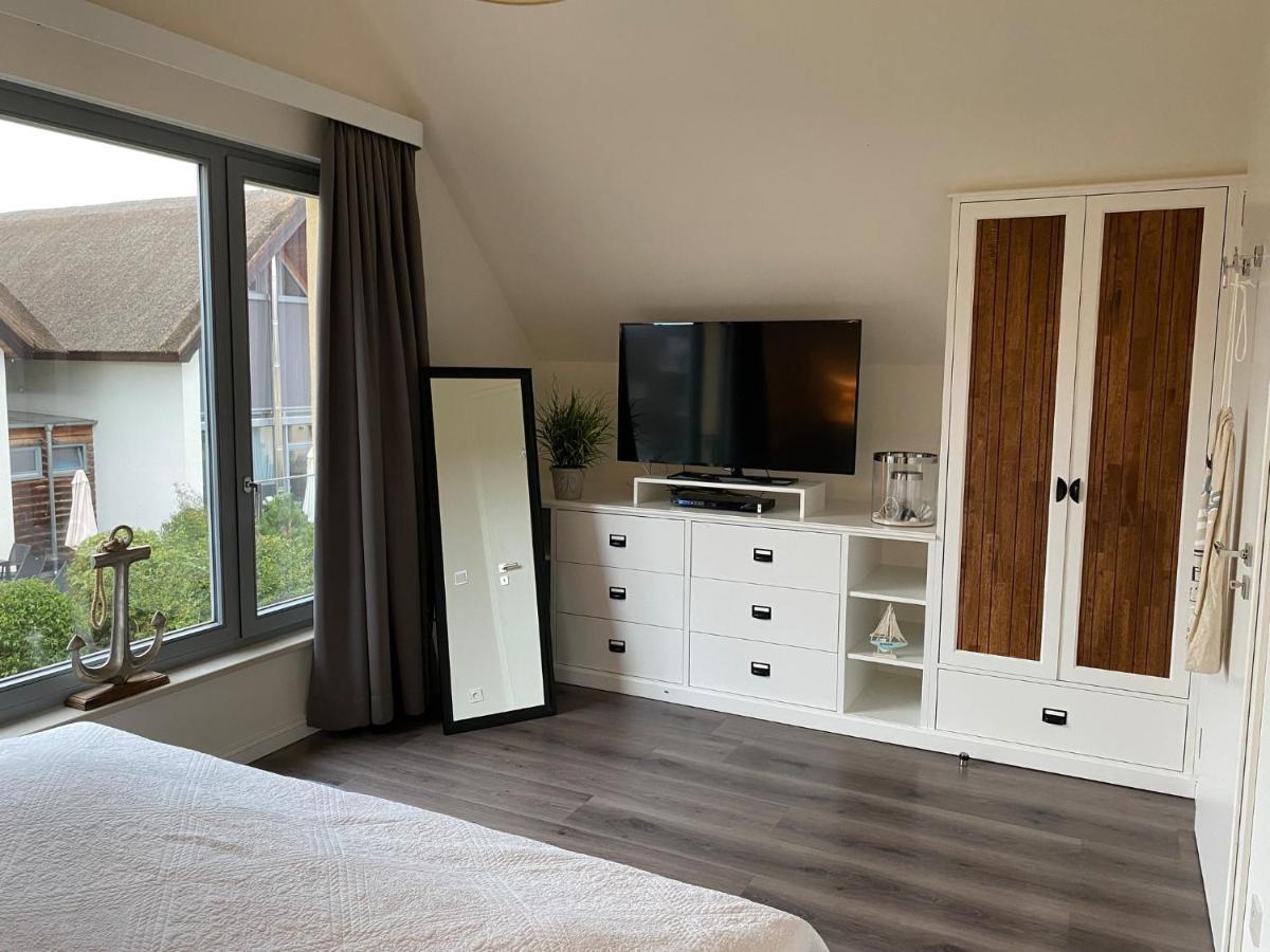 Ostsee - Reetdachhaus Nr 42 "Waterkant" Im Strand Resort Heiligenhafen Extérieur photo